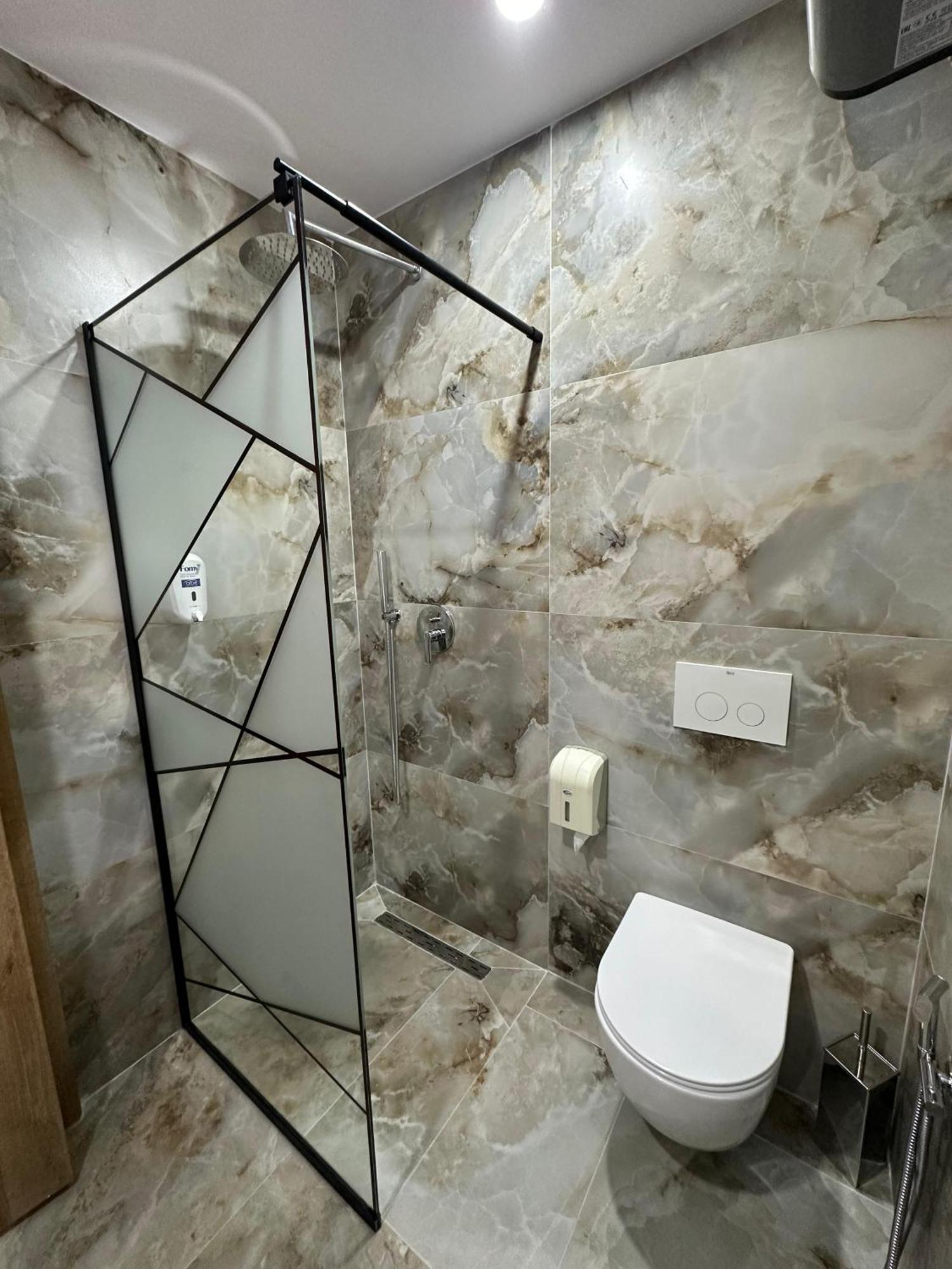 Hotel Arberia Tirana Exterior photo