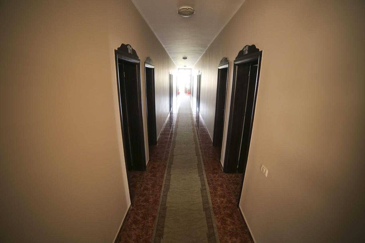 Hotel Arberia Tirana Exterior photo